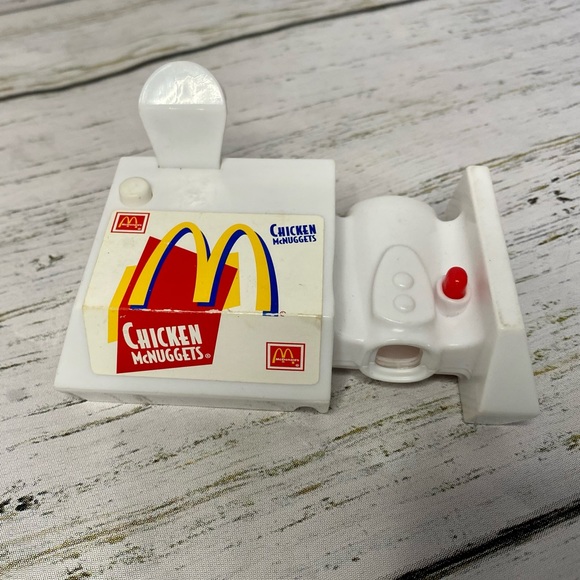 ✨Vintage✨ Chicken McNuggets happymeal toy - Picture 2 of 4